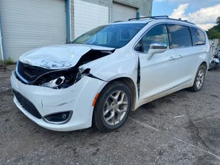 2020 Chrysler Pacifica Limited - Exterior Front Left Corner Image
